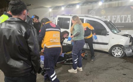 Antalya Alt Geçitte Direksiyon Hâkimiyetini Kaybeden Sürücü Duvara Çarptı: 3 Yaralı