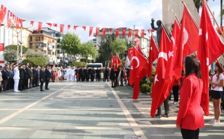 Alanya’da Bayram Coşkusu Sokaklara Taştı: 23 Nisan Kutlamalarına Yoğun İlgi