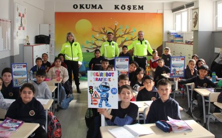 ANTALYA'DA TRAFİK EĞİTİMİNE 'POLİROBOT' DOKUNUŞU: ÖĞRENCİLER HEM ÖĞRENECEK HEM KAZANACAK!