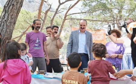 Konyaaltı’nda Bahar Coşkusu: Başkan Kotan Vatandaşların Piknik Sofrasına Konuk Oldu