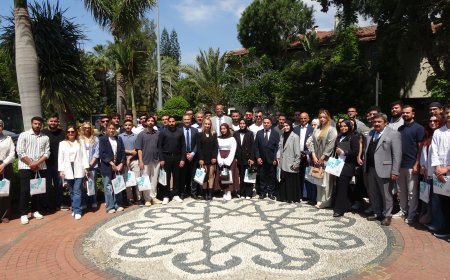 ALKÜ yönetimi üniversitede faaliyet gösteren öğrenci topluluklarıyla kahvaltıda buluştu.