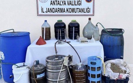Kumluca'da Jandarmadan Zehir Fabrikasına Baskın: 800 Litre Kaçak Alkol Ele Geçirildi!