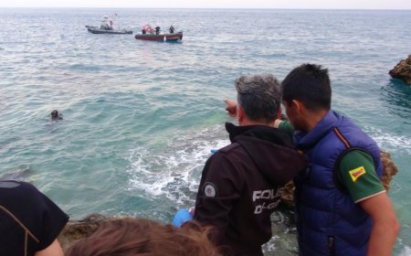 Konyaaltı'nda Kot ve Atletiyle Denize Giren Genç Boğularak Can Verdi!