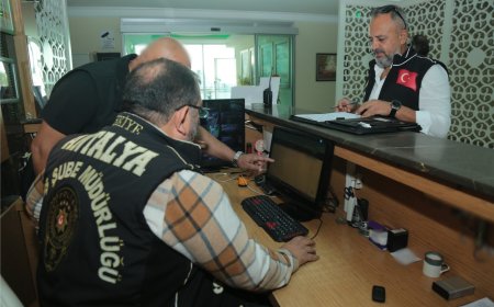Antalya Emniyeti'nden Eş Zamanlı Denetim: Konaklama ve Araç Kiralama Firmaları Mercek Altında