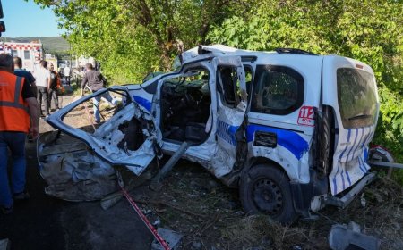 Tır Dehşeti İzmir’i Yaktı: 3 Ölü, 10 Araç Demir Yığınına Döndü
