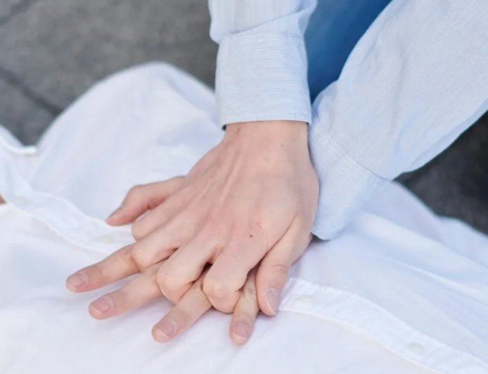 Saniyeler Hayat Kurtarır! Uzmanlardan Kalp Krizi ve Durması Hakkında Kritik Uyarı