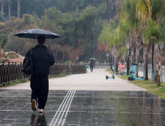 Antalya için kuvvetli yağış uyarısı: Sel ve fırtınaya dikkat