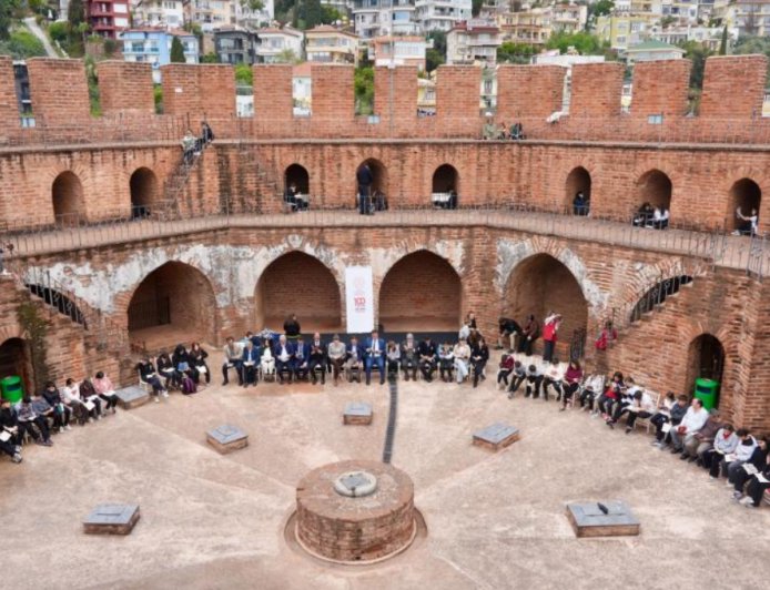 Alanya’da Tarih Okundu: Kızılkule’nin Gölgesinde Dev Kitap Etkinliği