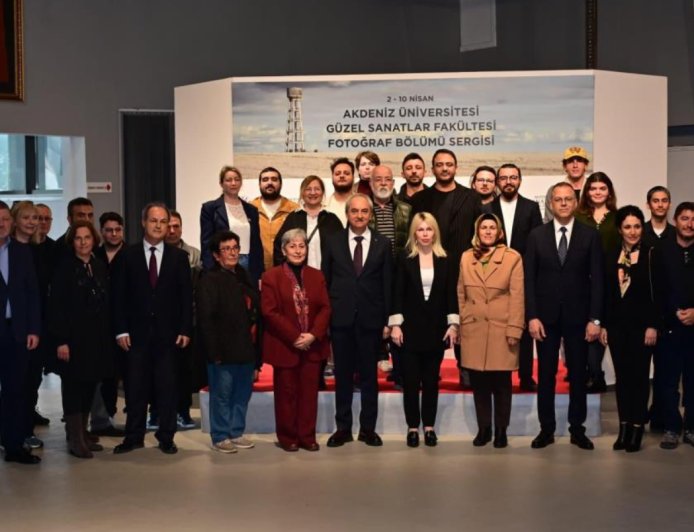 Genç Sanatçıların Kadrajından Antalya: AÜ Güzel Sanatlar Fakültesi Karma Sergisi Açıldı