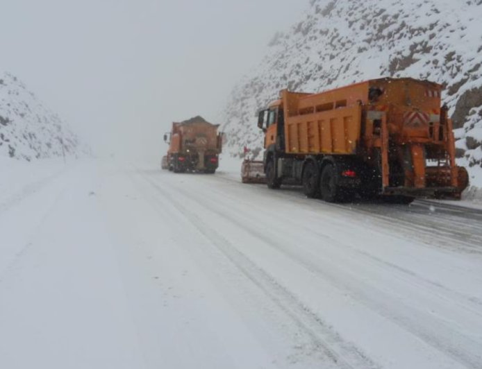 Antalya-Konya Yolunda Kar Esareti: Alacabel’de Ulaşım Güçlükle Sağlanıyor