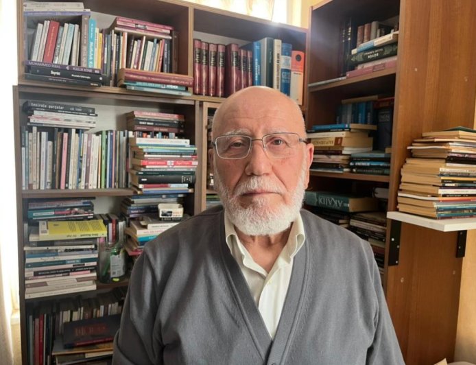 Alanya’da Bir Kitap Gurusu: 18 Yılda 11 Bin Kitaplık Dev Koleksiyon.