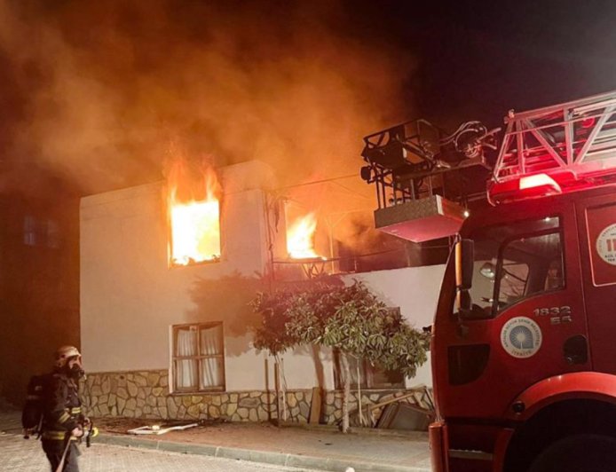 Antalya 'da Alevlerin Arasındaki Mucize: Ev Kül Oldu, Kur’an-ı Kerim Sağlam Çıktı