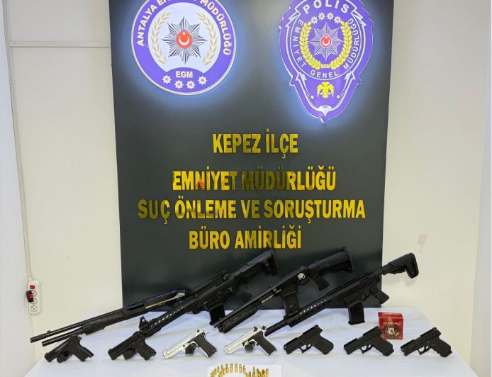 Kepez’de Şafak Operasyonu: Çok Sayıda Silah Ele Geçirildi