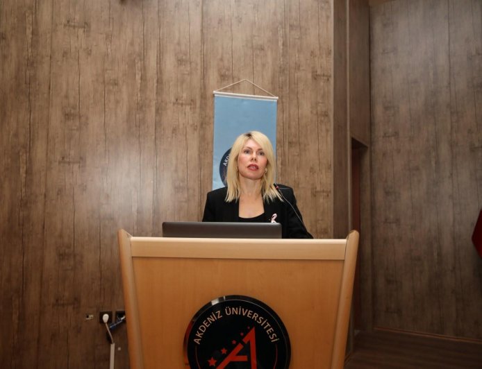 Akdeniz Üniversitesi’nde Kanser Farkındalık Sempozyumu: “Kanser Artık Çaresiz Değil”