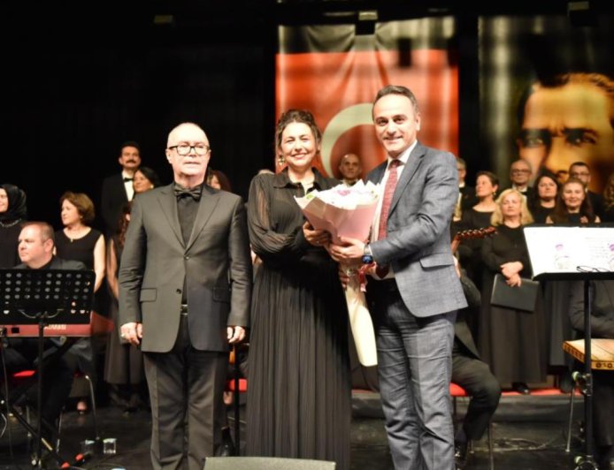 Kepez’de Selami Şahin Rüzgarı: Unutulmaz Şarkılarla Nostalji Gecesi