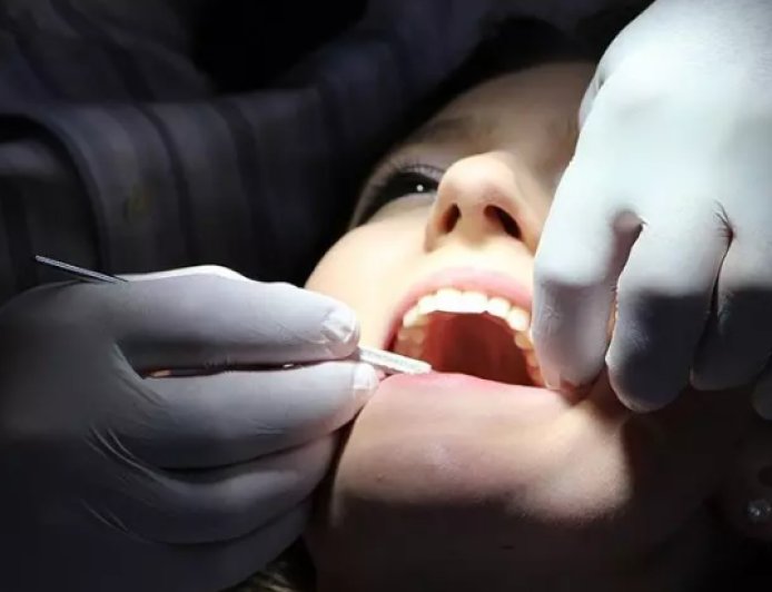 Dişlerinizi Kendi Ellerinizle Yok Etmeyin! Kontrolsüz Kullanım Tehlike Saçıyor