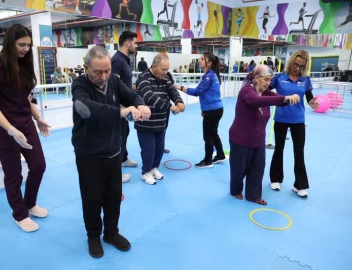 Antalya Büyükşehir, Parkinson Hastalarını Yalnız Bırakmadı