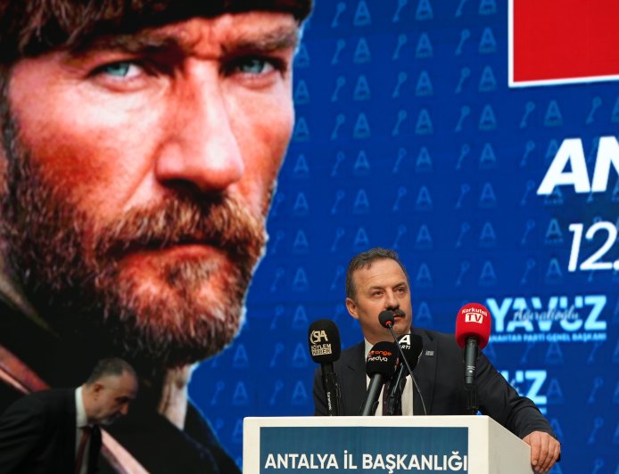 Yavuz Ağıralioğlu Antalya’da Partililerle Buluştu: Turgut Özal Spor Salonu Hınca Hınç Doldu