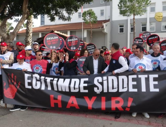 Eğitimciler Meydanlara İndi: Antalya’da Okul Saldırılarına Sert Protesto!