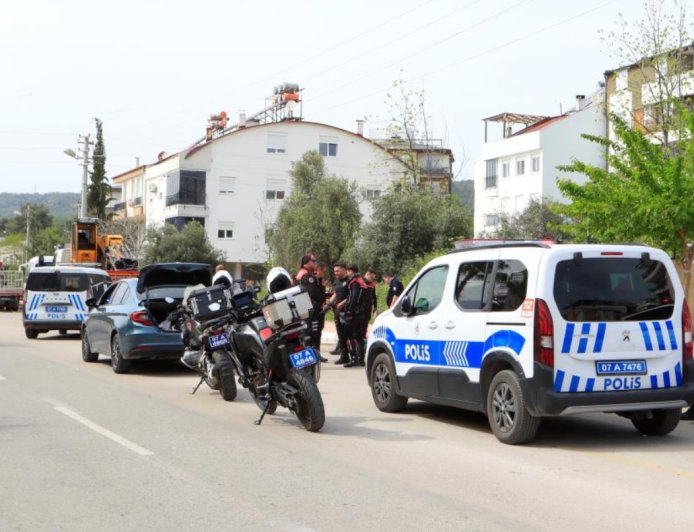 Antalya’da Nefes Kesen Kovalamaca: 15 Kilometre Kaçtı, Ters Kelepçeyle Yakalandı!