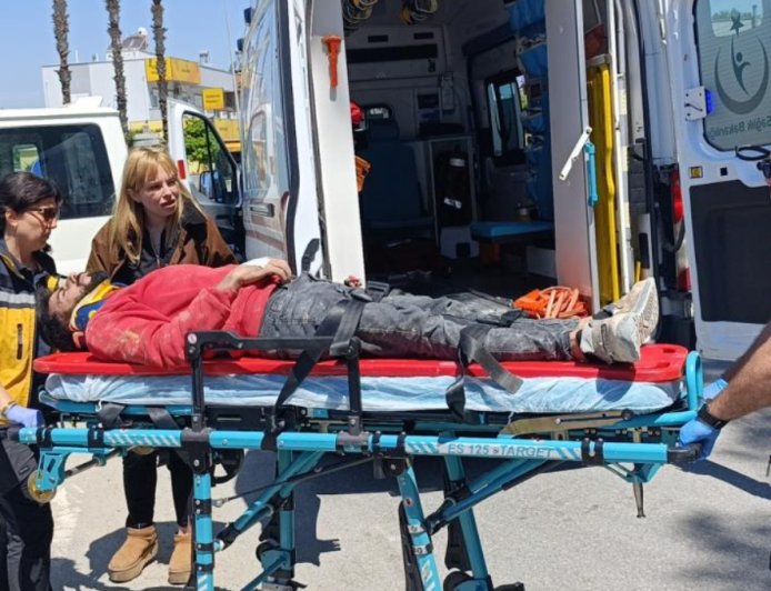 Manavgat’ta Korkutan Kaza: Minibüsler Kavşakta Birbirine Girdi