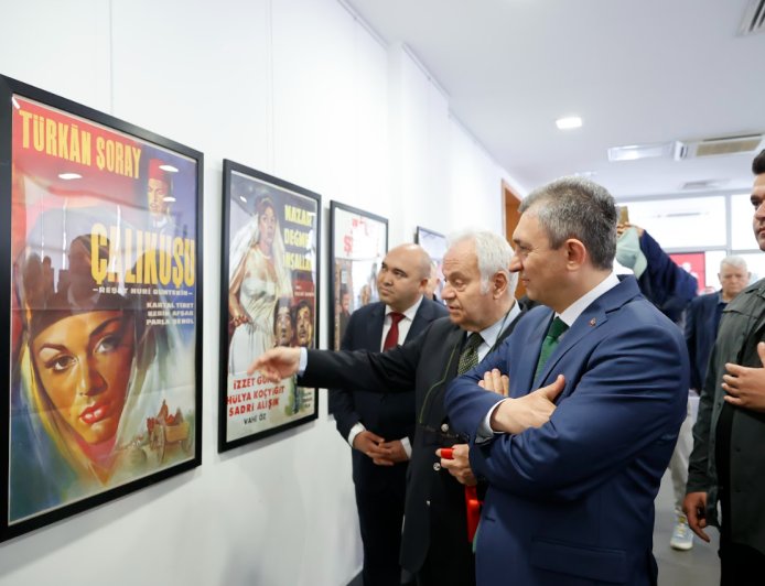 Antalya’da Yeşilçam Rüzgarı: Afişlerle Zamanda Yolculuk Başladı