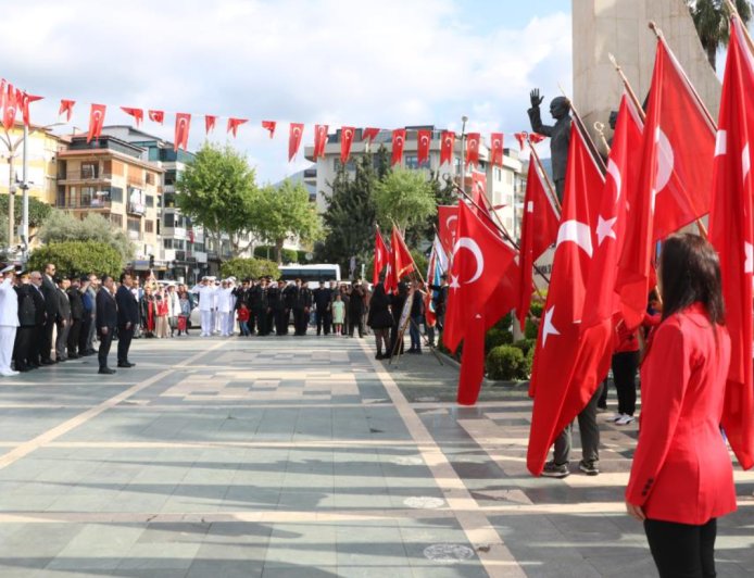 Alanya’da Bayram Coşkusu Sokaklara Taştı: 23 Nisan Kutlamalarına Yoğun İlgi