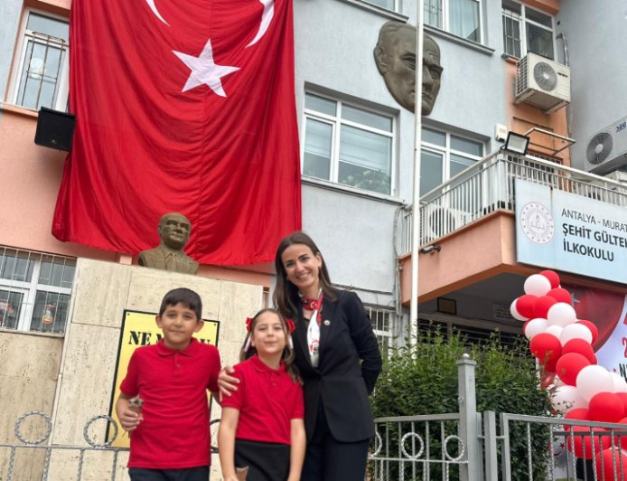 Muratpaşa’da Bayram Ruhu: Şehit Gültekin Kubilay Atik İlkokulu’nda 23 Nisan Gururu