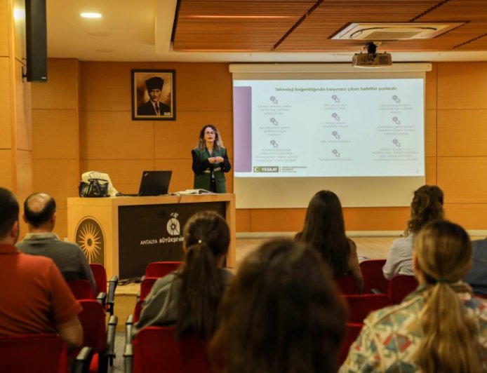 Antalya Büyükşehir’den Personeline "Dijital Detoks" Eğitimi