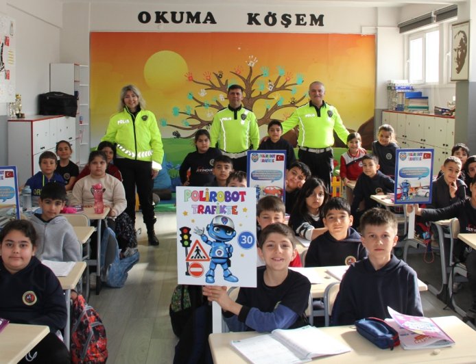 ANTALYA'DA TRAFİK EĞİTİMİNE 'POLİROBOT' DOKUNUŞU: ÖĞRENCİLER HEM ÖĞRENECEK HEM KAZANACAK!