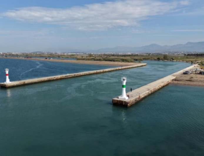 Manavgat Irmağı Girişinde Güvenlik Artıyor: 25 Yıllık Deniz Fenerleri Yenilendi
