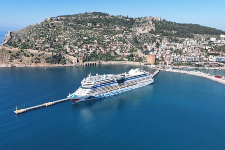 Alanya İskelesinde Dev Misafir: Aida Stella 2 Bin 129 Turist Getirdi