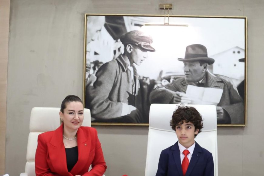 Başkan Vekili Özdemir Makamını Devretti: Büyükşehir Koltuğu 10 Yaşındaki Can Toprak'ın.
