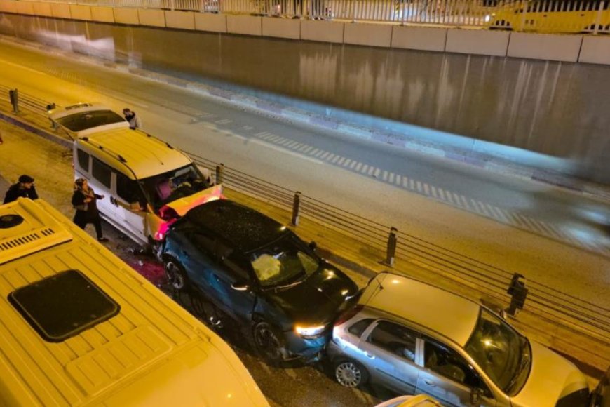 Muratpaşa’da Zincirleme Kaza: 11 Araç Birbirine Girdi!