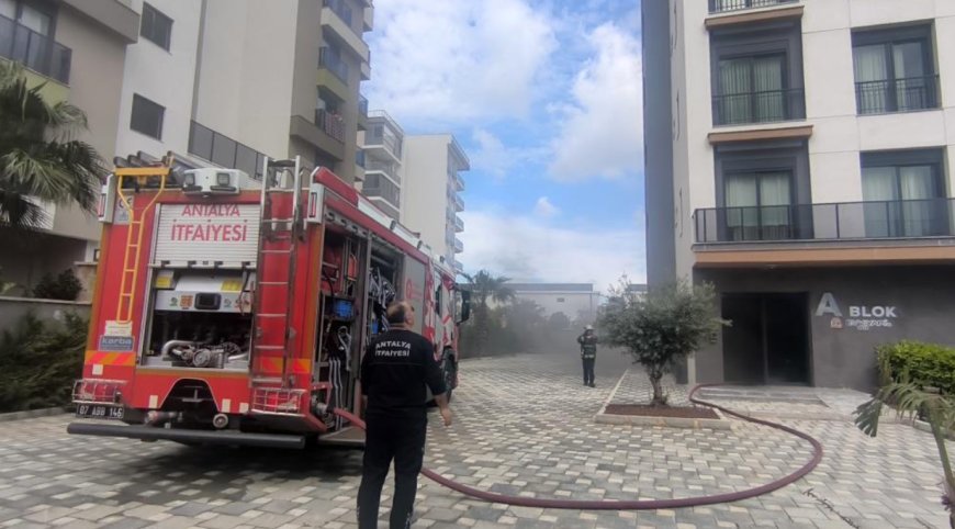 Aksu'da Lüks Sitede Korkutan Yangın: 6. Kat Dumanlara Teslim Oldu!
