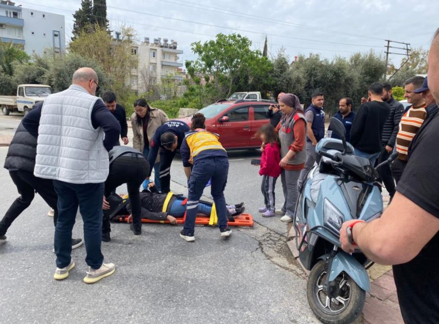 Antalya'da Kaza Yerinde Yürek Burkan Manzara: Yaralı Annesini Gözyaşlarıyla İzledi