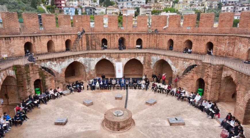Alanya’da Tarih Okundu: Kızılkule’nin Gölgesinde Dev Kitap Etkinliği