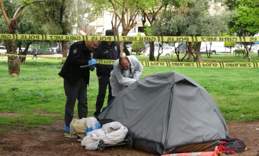 Muratpaşa’da Parkta Korkunç Keşif: Çadırda Yaşayan Adam Hayatını Kaybetti