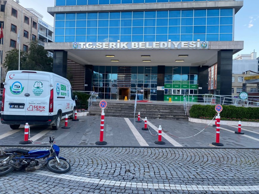 Serik Belediyesi’ne Pompalı Tüfekle Saldırı: 5 El Ateş Açtı