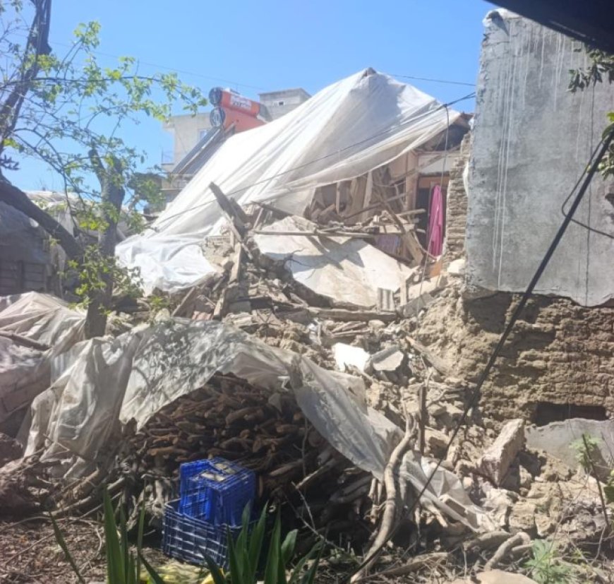 Antalya Demre’de Korkutan Çökme: 2 Katlı Kerpiç Ev Yerle Bir Oldu!