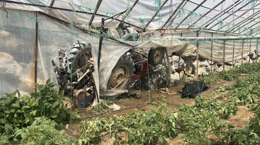 Alanya'da Traktör Seraya Devrildi: Genç Sürücü Kurtarılamadı