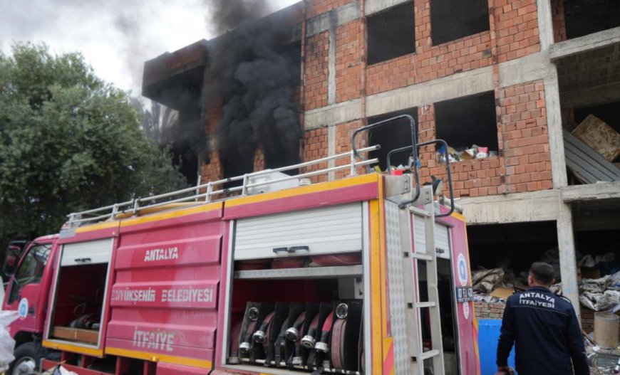Antalya’nın tarih kokan sokağında korkutan anlar!