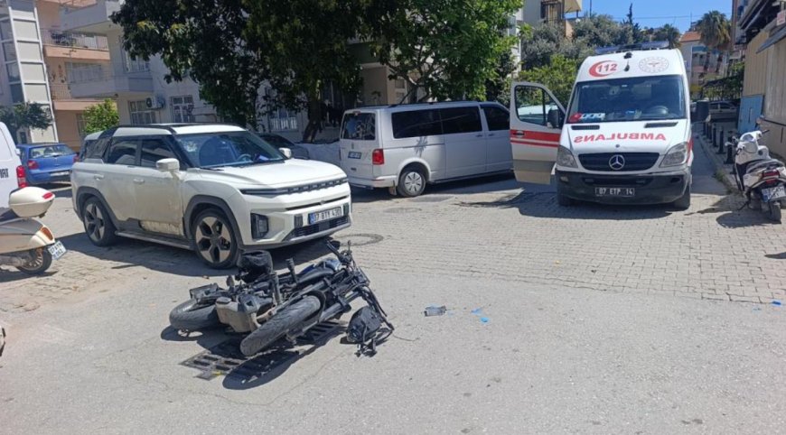 Manavgat’ta Kavşak Kazası: Motosiklet Otomobile Çarptı