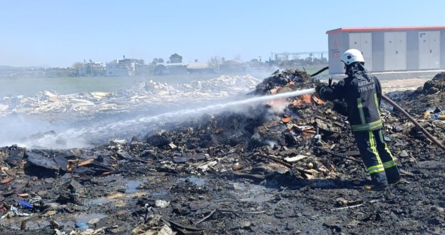 Manavgat Sanayi Mahallesi'nde Korkutan Çöp Yangını