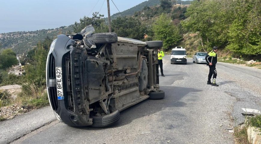Alanya’da Kontrolden Çıkan Araç Devrildi: Sürücü Hastaneye Kaldırıldı