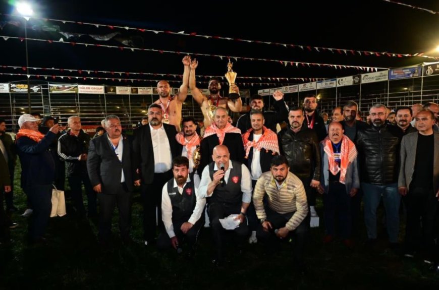 10. Kepez Belediyesi Yağlı Pehlivan Güreşleri'nde başpehlivan Enes Doğan oldu.