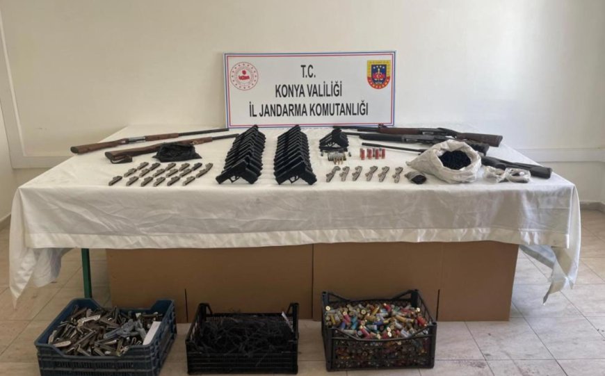 Jandarmadan Dev Silah Operasyonu: Manavgat ve Beyşehir’de Çok Sayıda Silah Ele Geçirildi