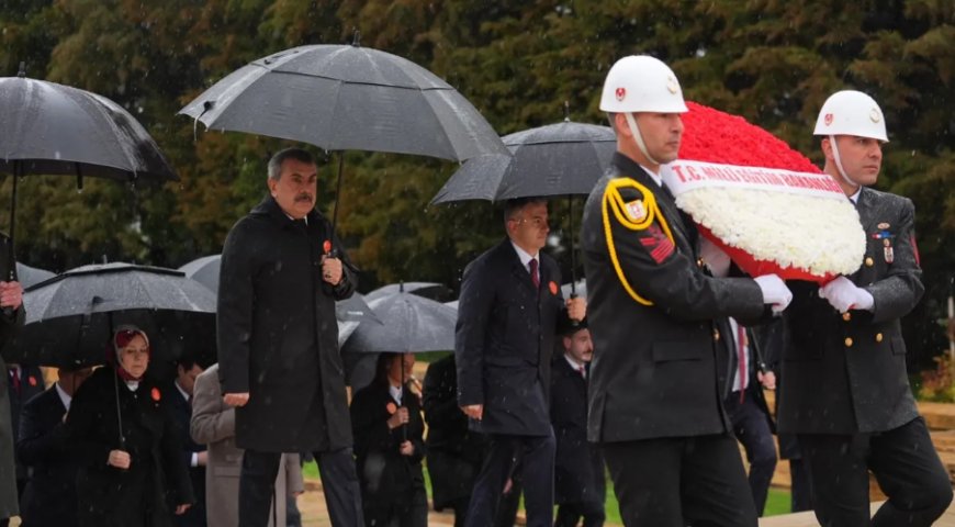 Milli Eğitim Bakanlığı’ndan Anıtkabir Çıkartması: "Emanetiniz Emin Ellerde"