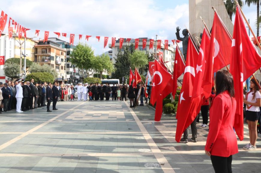 Alanya’da Bayram Coşkusu Sokaklara Taştı: 23 Nisan Kutlamalarına Yoğun İlgi