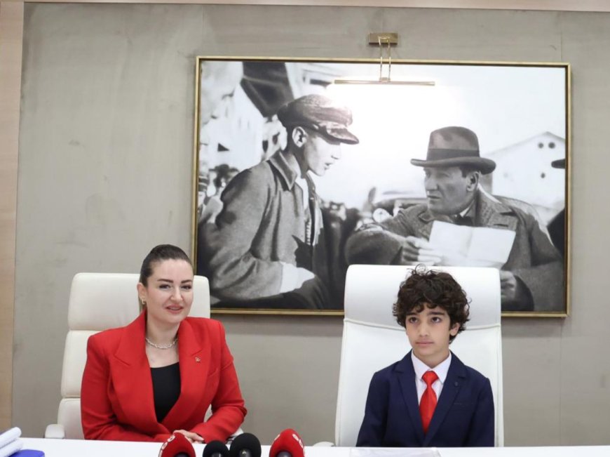 Başkan Vekili Özdemir Makamını Devretti: Büyükşehir Koltuğu 10 Yaşındaki Can Toprak'ın.